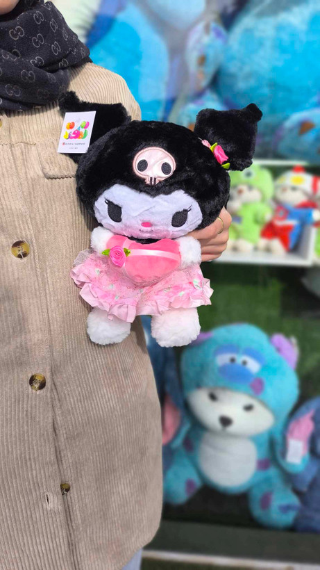 عروسک کورومی قلب به دست