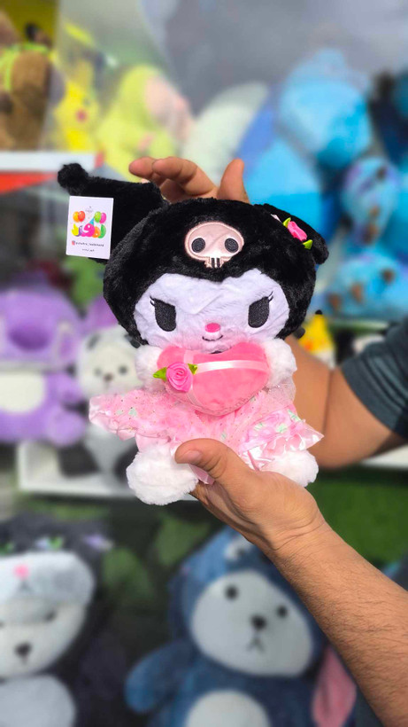 عروسک کورومی قلب به دست