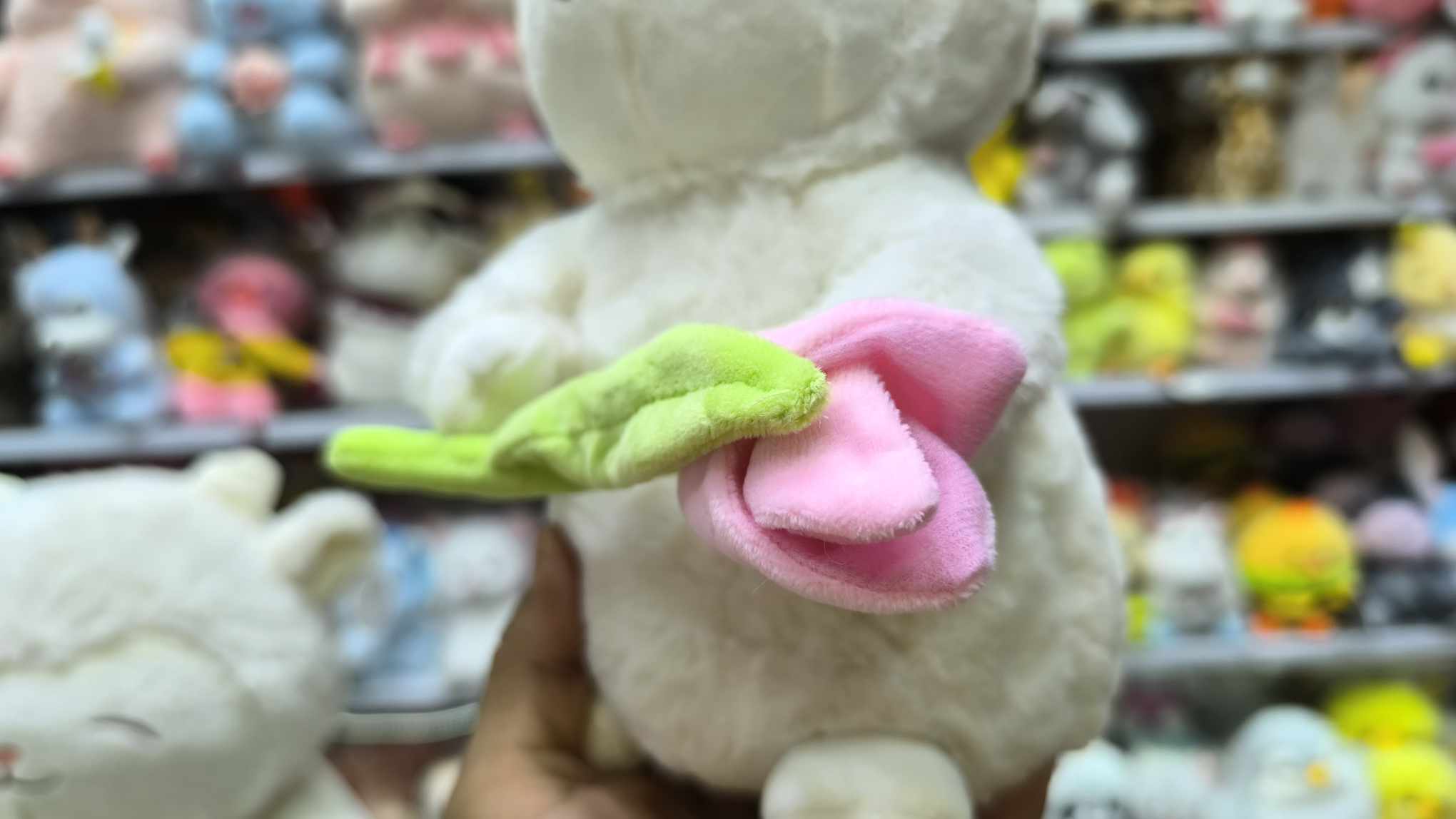 عروسک بره لاکچری گل به دست